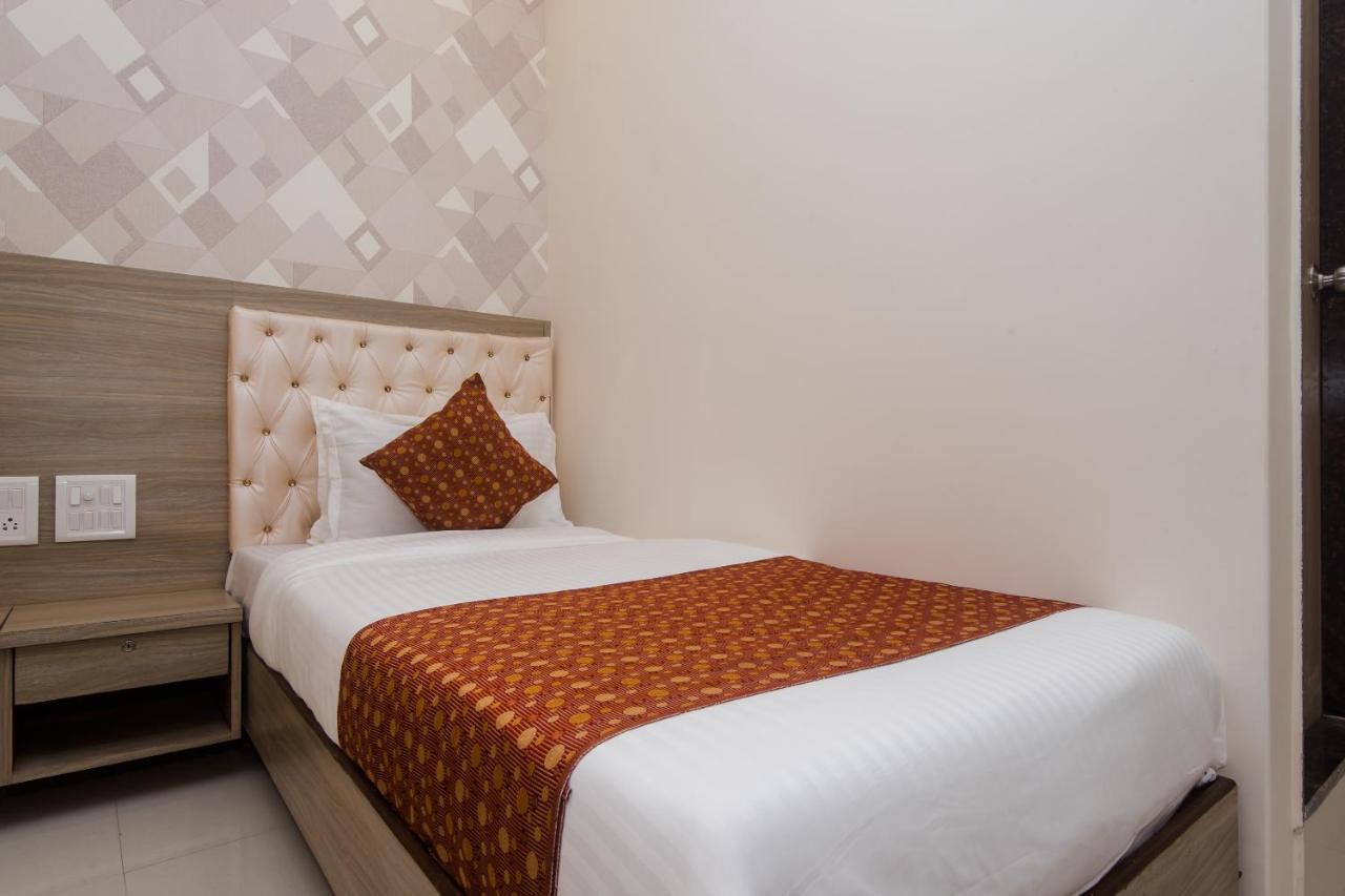 Oyo 14056 Golden Arch Otel Mumbai Dış mekan fotoğraf